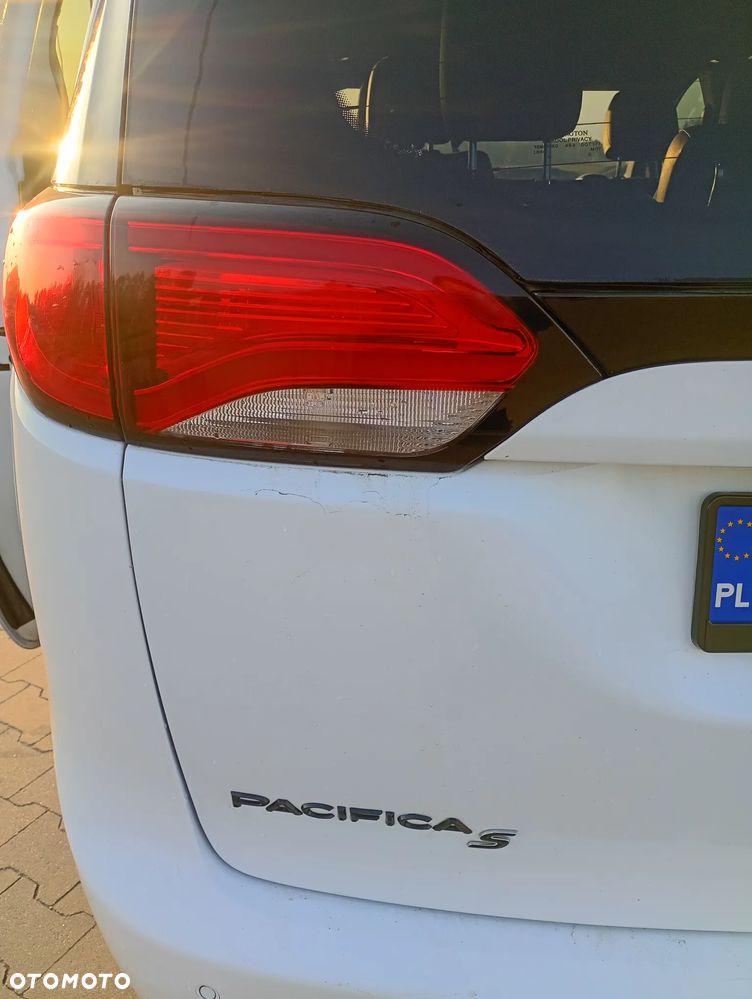 Chrysler Pacifica - 9