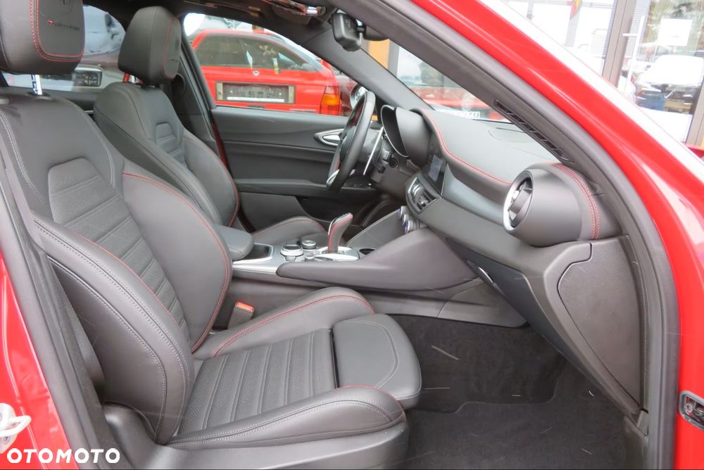 Alfa Romeo Giulia 2.0 Turbo Competizione Q4 - 11