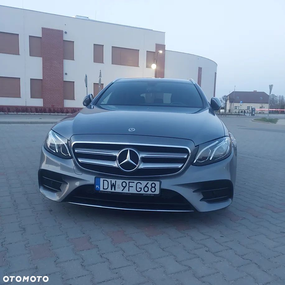 Mercedes-Benz Klasa E 220 d 4-Matic 9G-TRONIC - 2