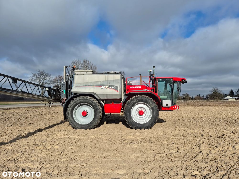 Horsch 299 tys netto opryskiwacz samojezdny Horsch Leeb PT 230 8000l - 13