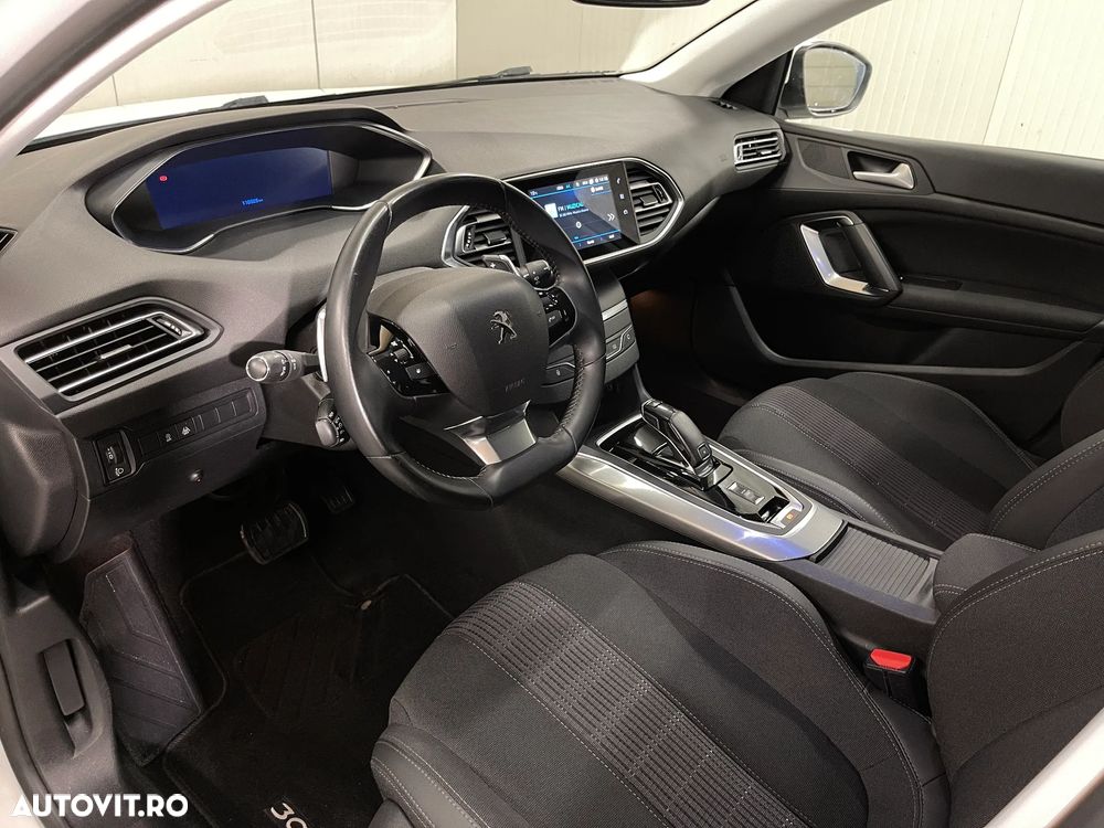 Peugeot 308 1.2 L PureTech Turbo S&S EAT8 Allure Pack - 6