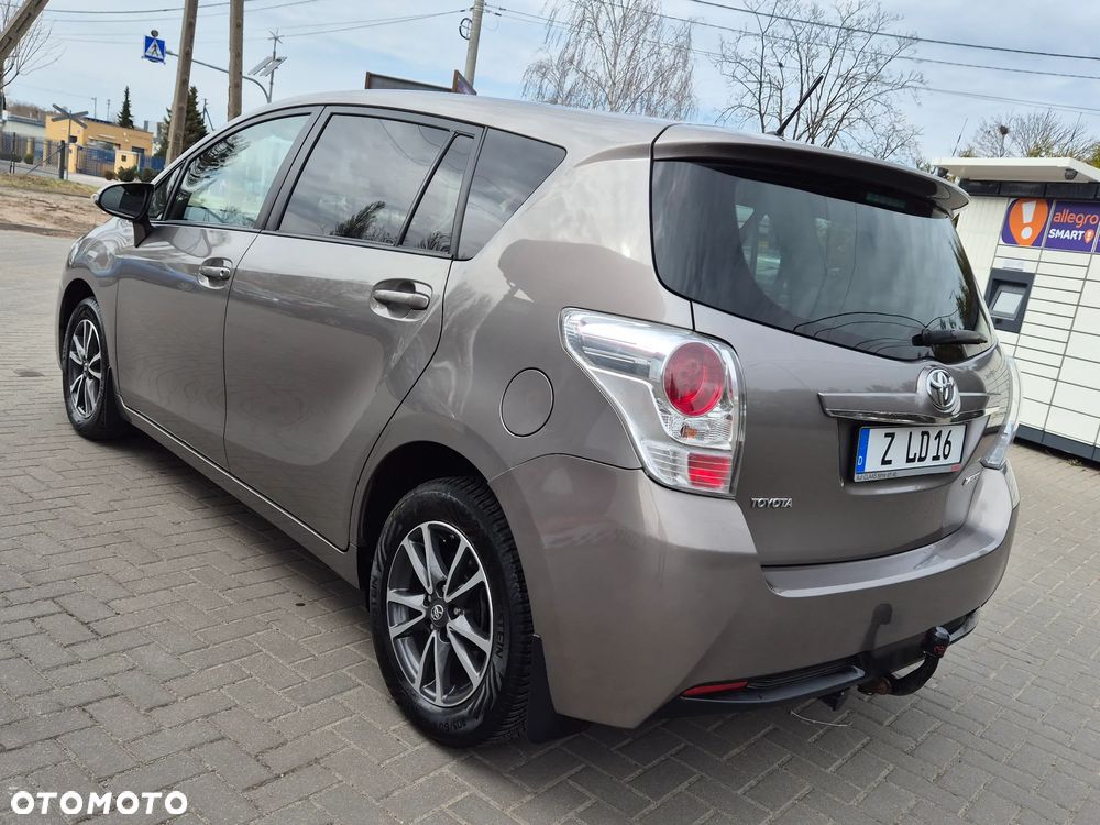 Toyota Verso 1.6 D-4D Prestige - 11