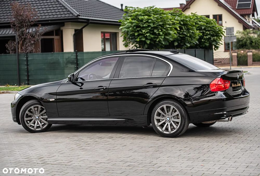 BMW Seria 3 325d DPF Touring - 10