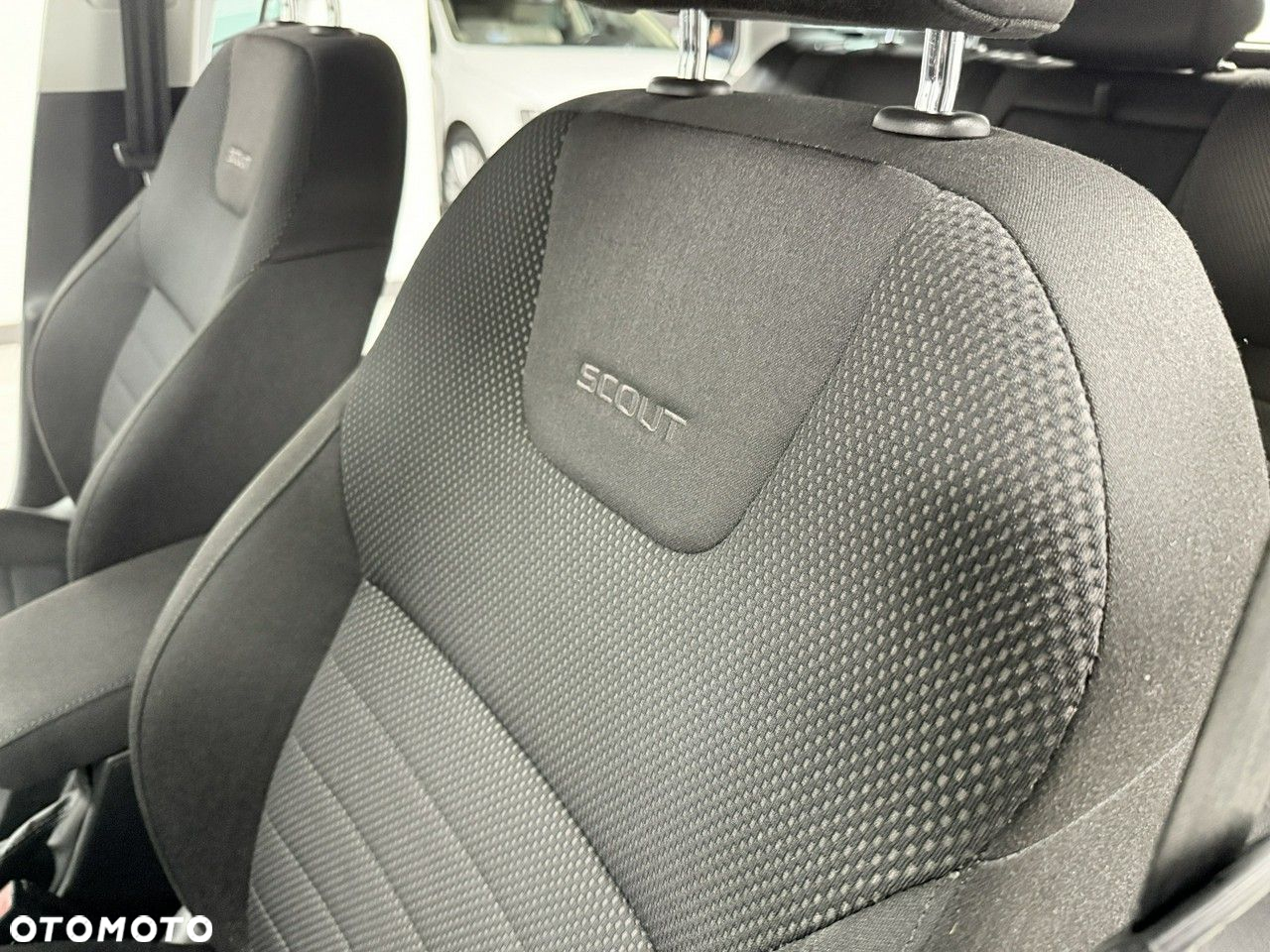 Skoda Octavia Combi 2.0 TDI 4x4 DSG Scout - 20