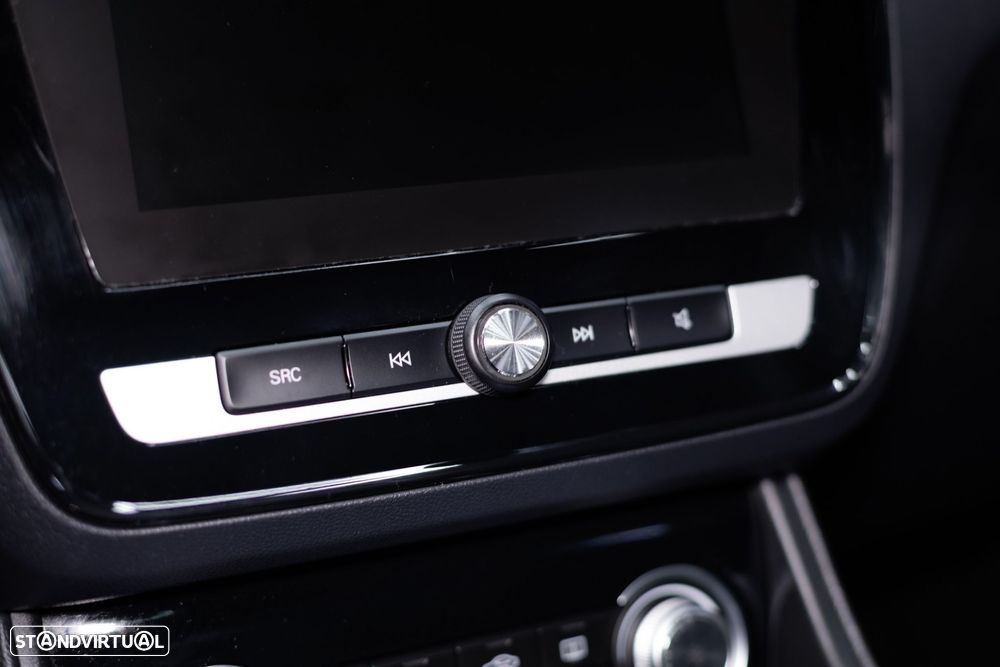 MG ZS EV 44.5 kWh Luxury - 46