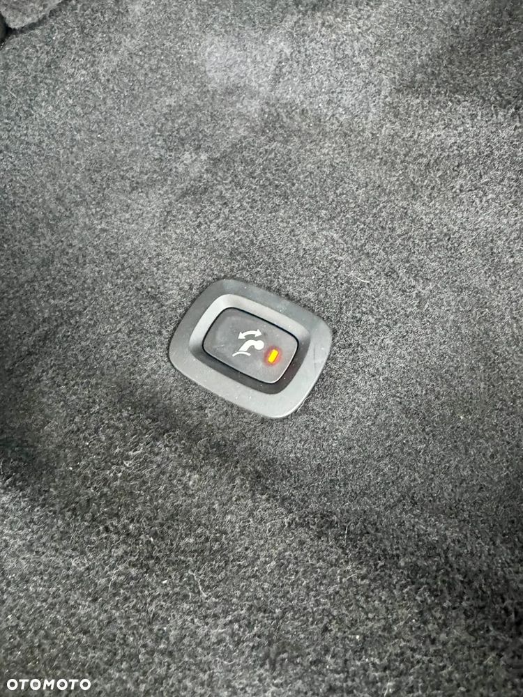 Volvo XC 60 D4 AWD R-Design - 28