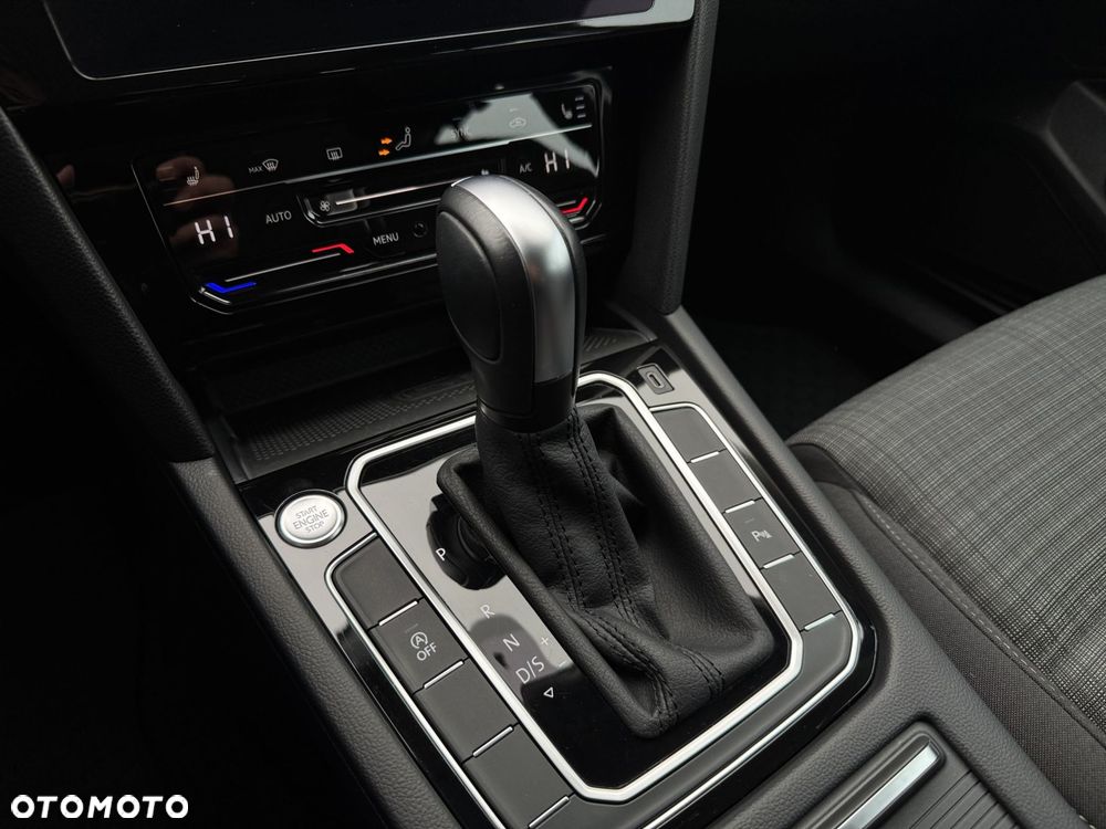 Volkswagen Passat Variant 2.0 TSI Business DSG - 23