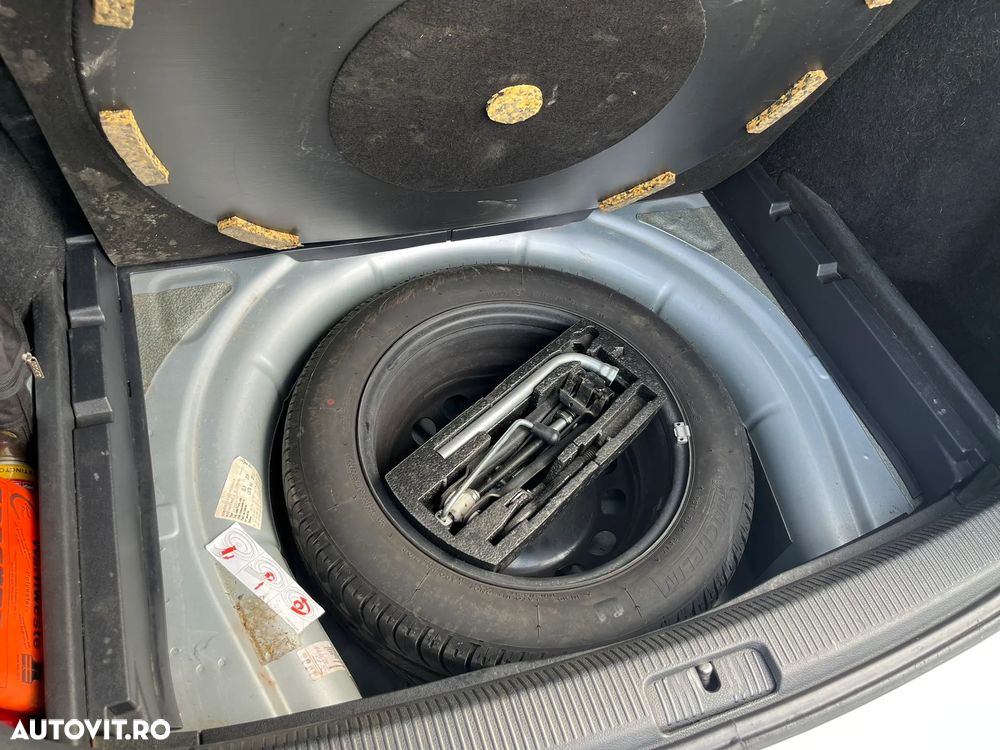 Volkswagen Golf 1.9 TDI Trendline DPF - 13