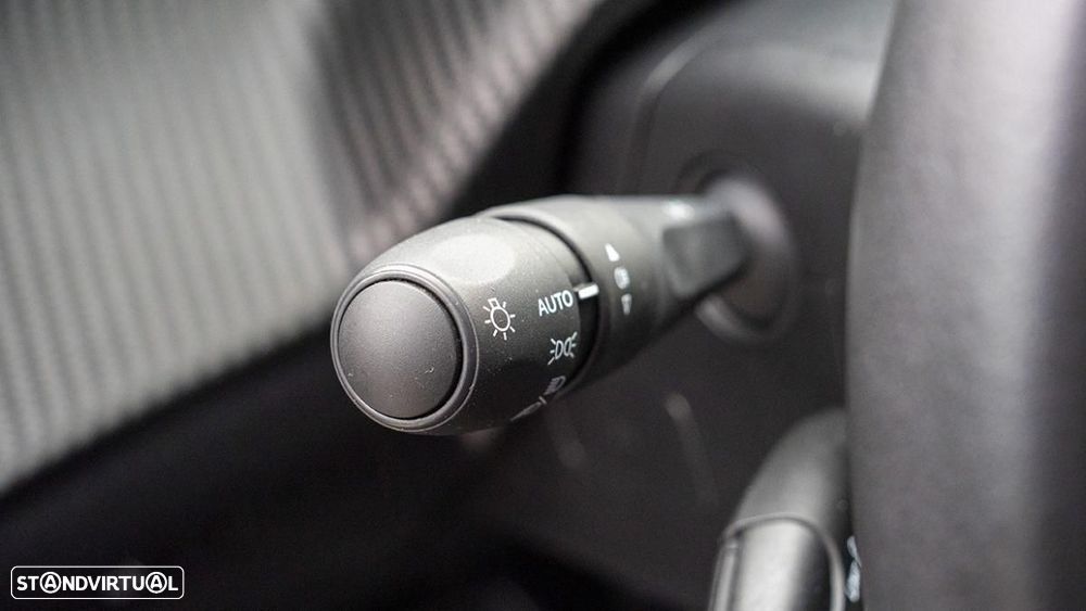 Peugeot e-2008 50 kWh Active Pack - 29