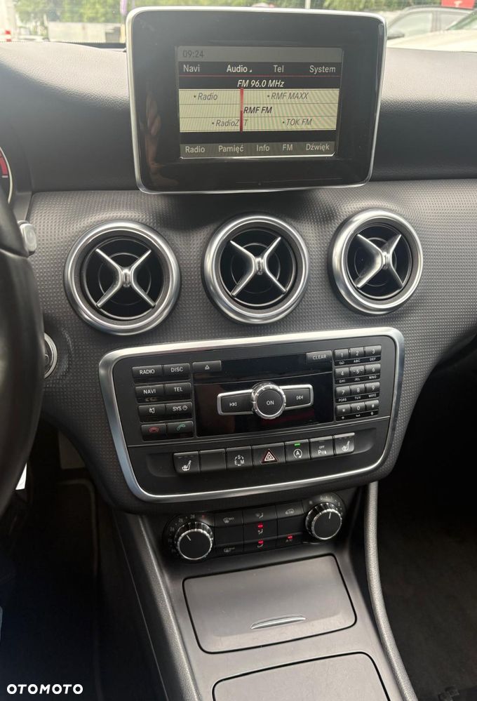Mercedes-Benz Klasa A 180 7G-DCT 2Style - 13