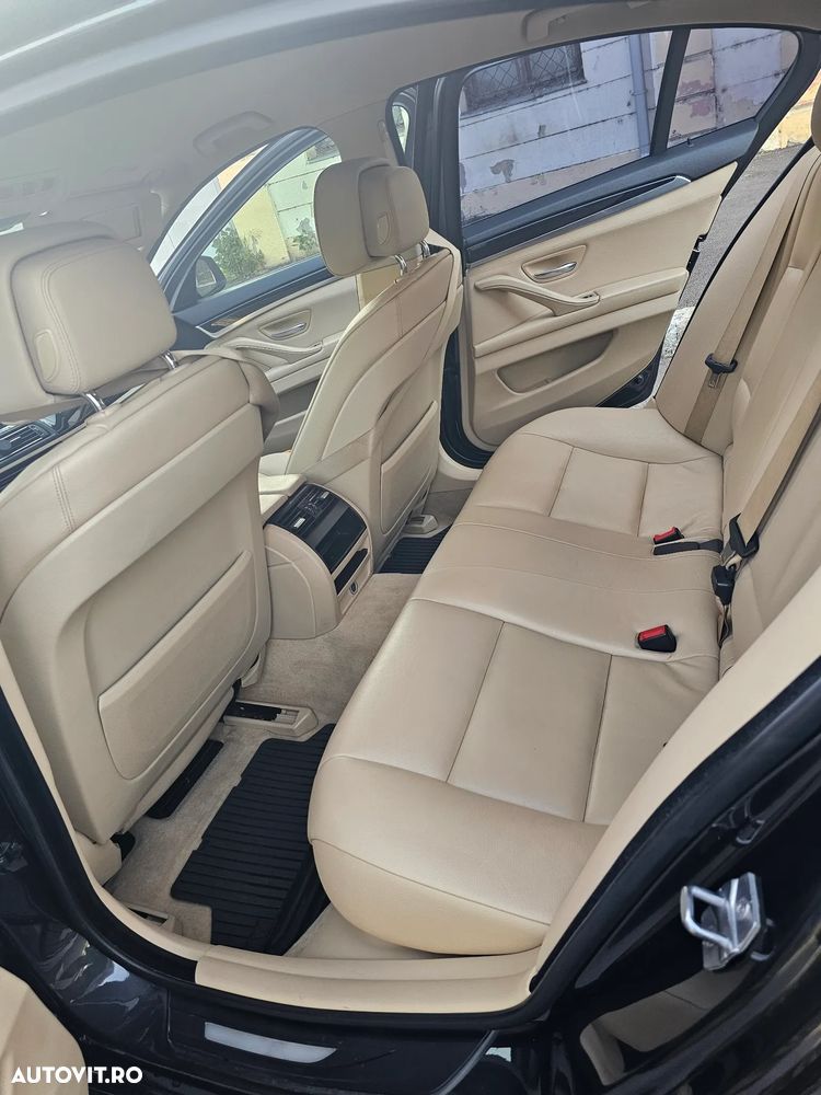 BMW Seria 5 525d xDrive - 17