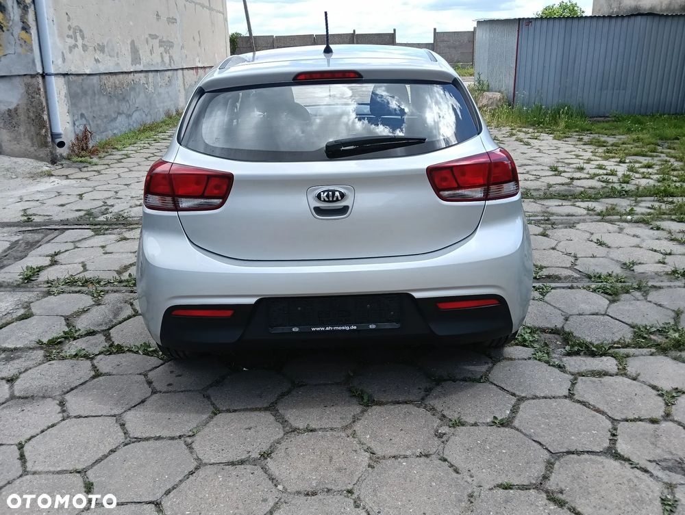 Kia Rio 1.2 L - 8