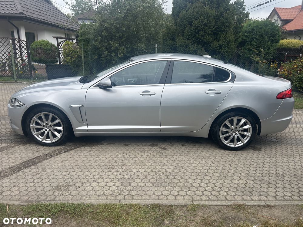 Jaguar XF 2.2 D Luxury - 8