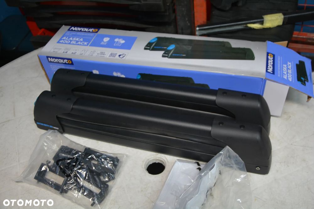 Uchwyt na 4 pary nart NOWY na klucz aluminiowy - 3