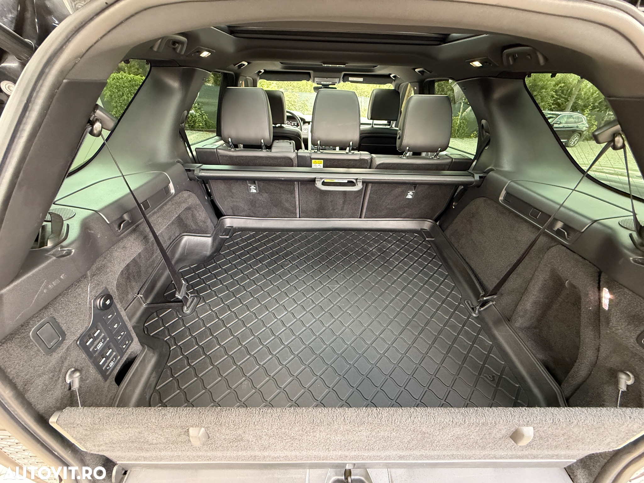 Land Rover Discovery 3.0 L TD6 HSE Luxury - 23