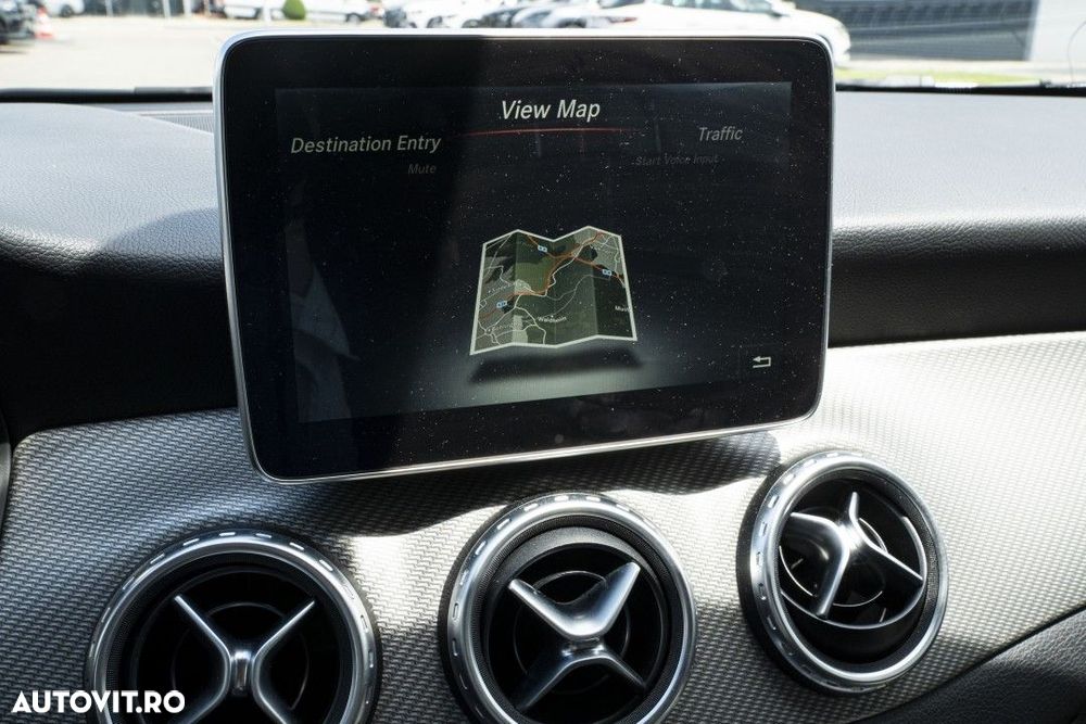 Mercedes-Benz GLA - 39