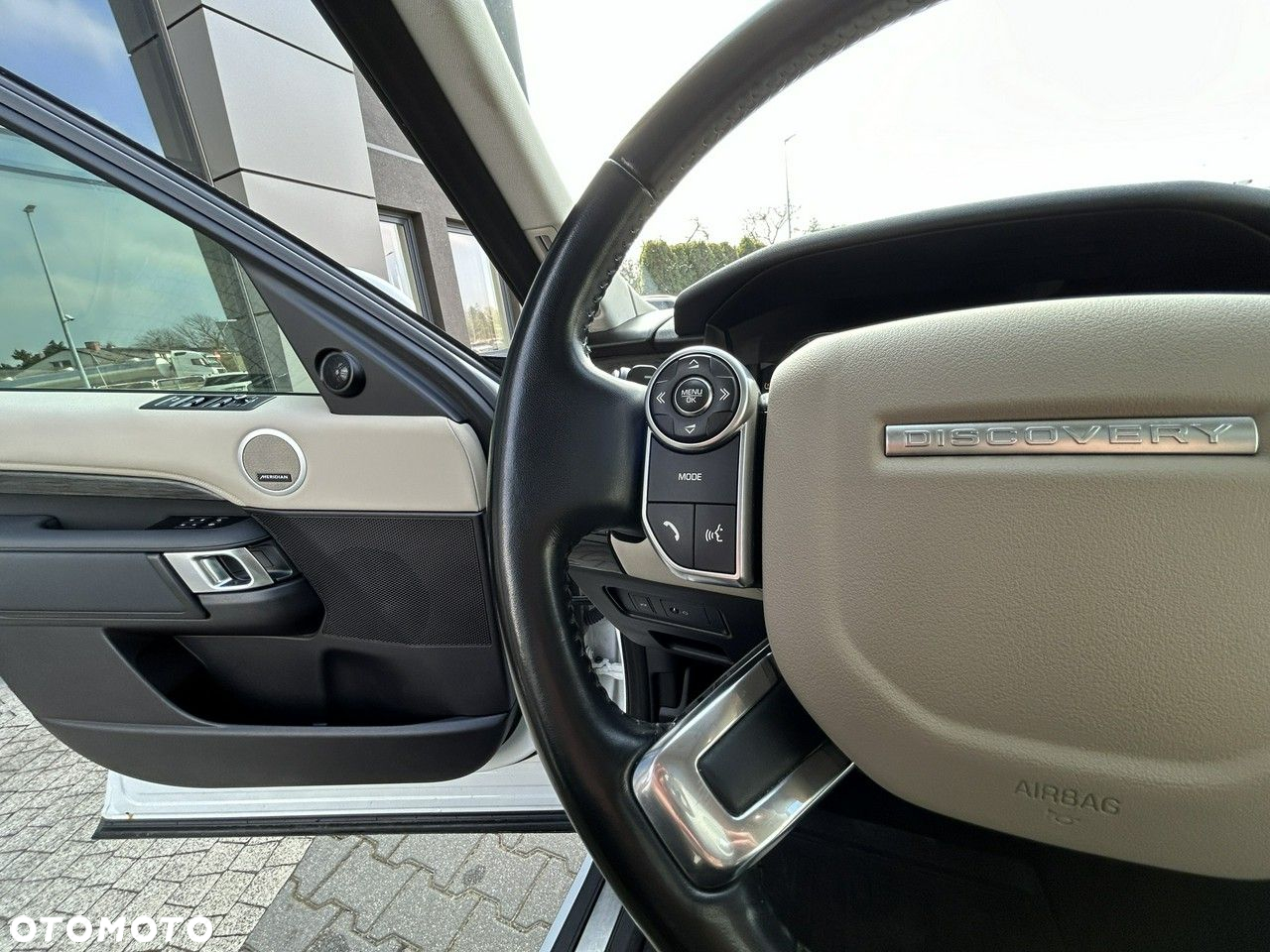 Land Rover Discovery V 3.0 Si6 HSE Luxury - 16