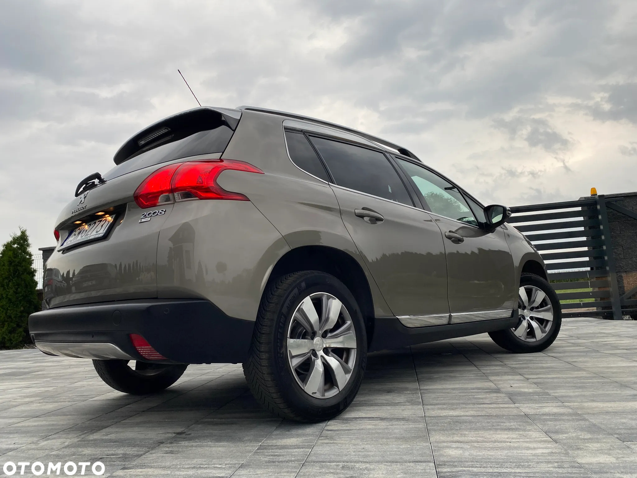 Peugeot 2008 1.2 Pure Tech Allure S&S - 2