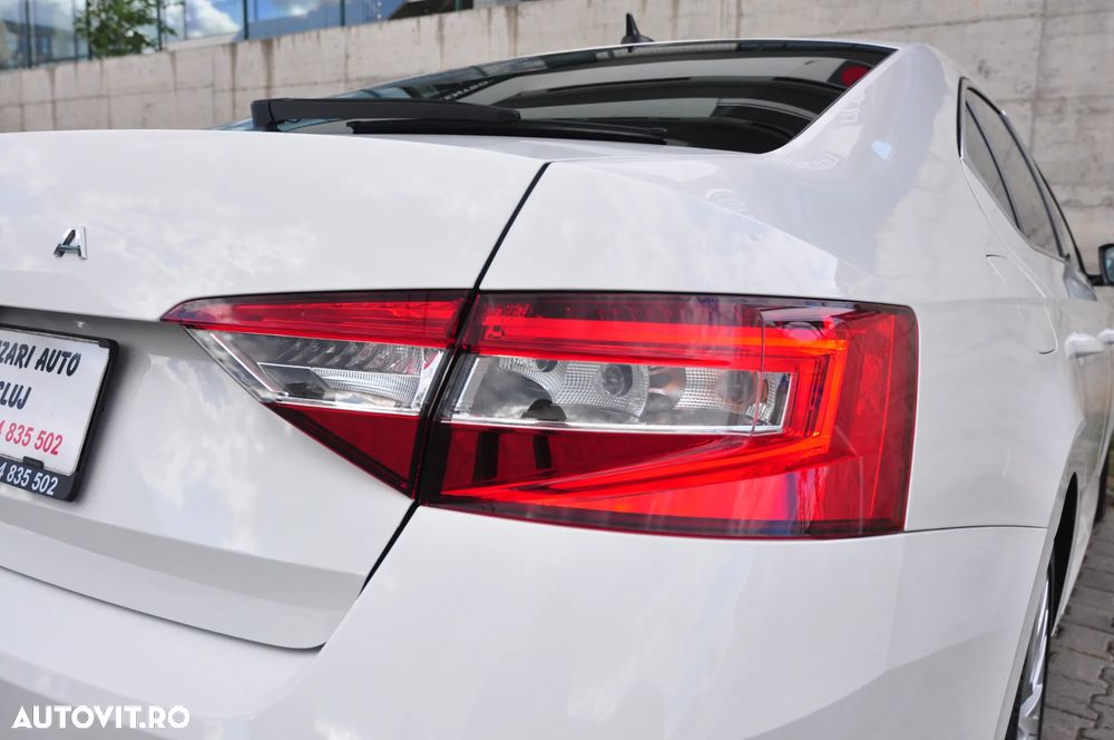 Skoda Superb 2.0 TDI DSG Ambition - 16