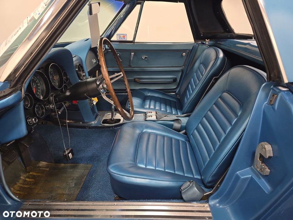 Chevrolet Corvette - 5