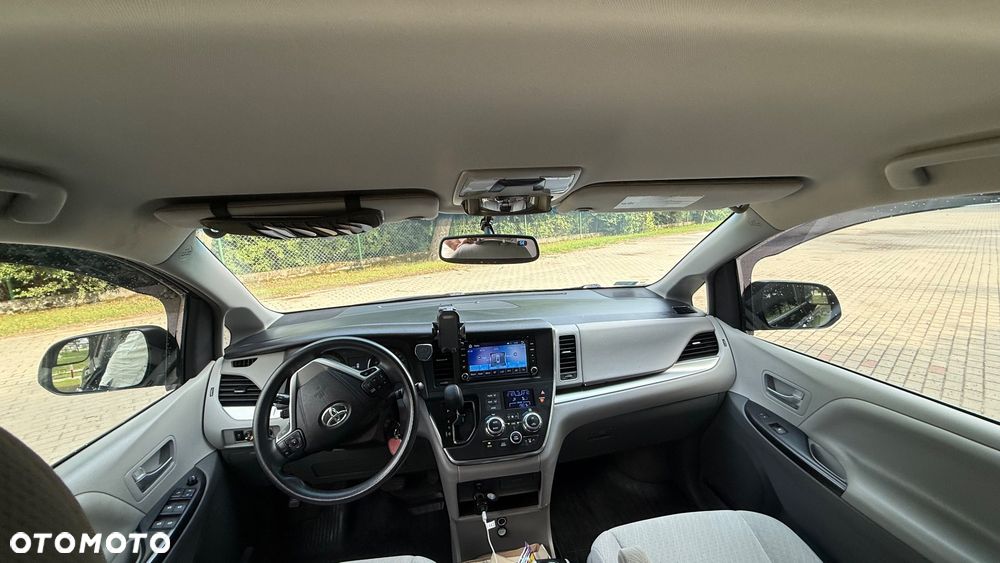 Toyota Sienna 3.5 V6 - 18