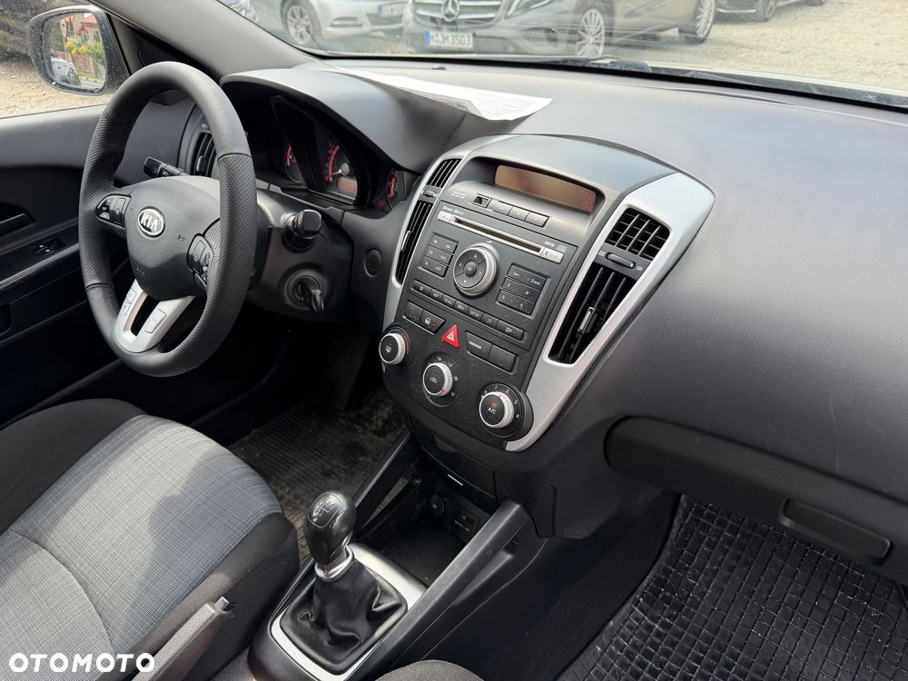 Kia Ceed 1.4 CVVT Attract - 39
