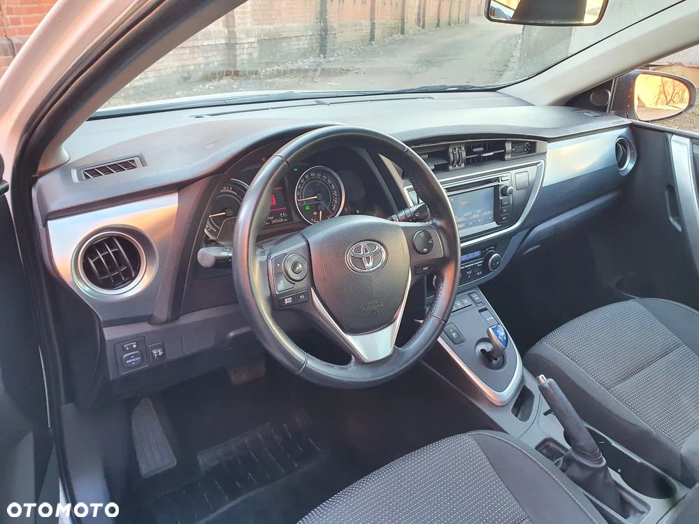 Toyota Auris 1.8 HSD Prestige - 11
