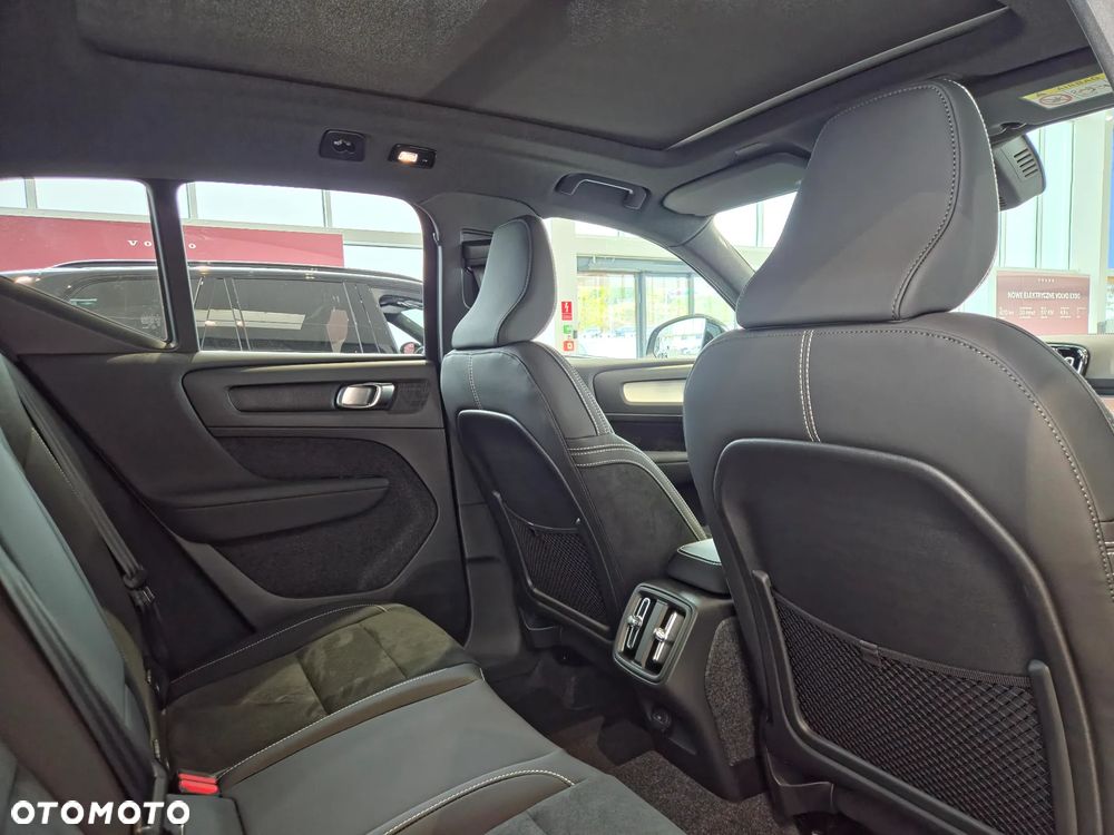 Volvo XC 40 B3 Ultra Dark - 14