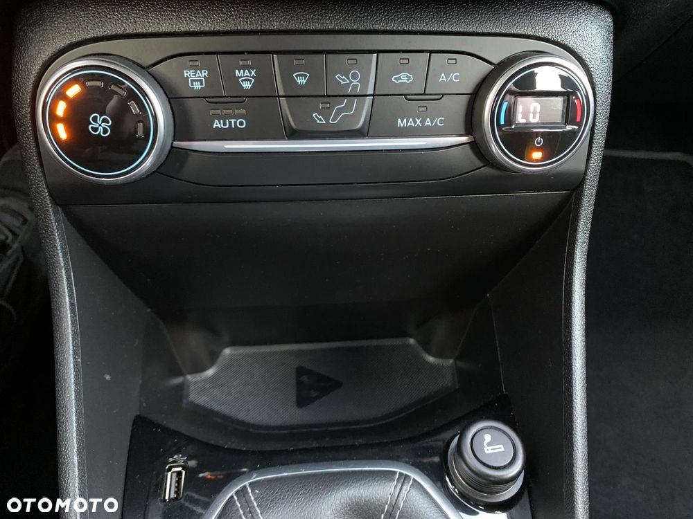 Ford Fiesta 1.0 EcoBoost S&S TITANIUM - 15