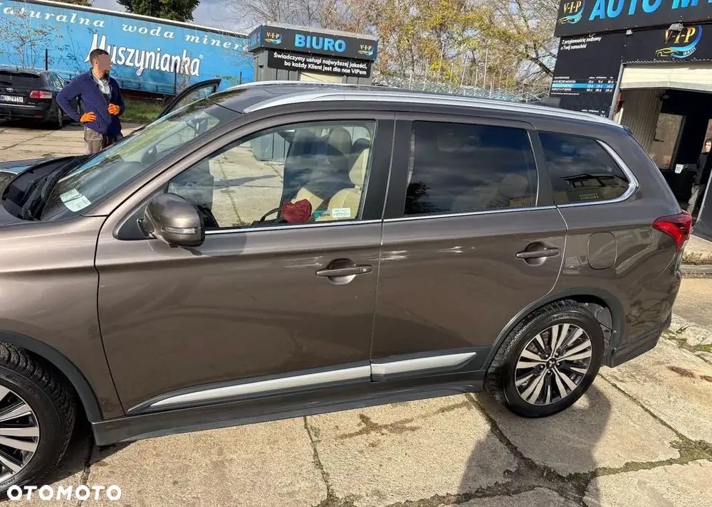 Mitsubishi Outlander - 6