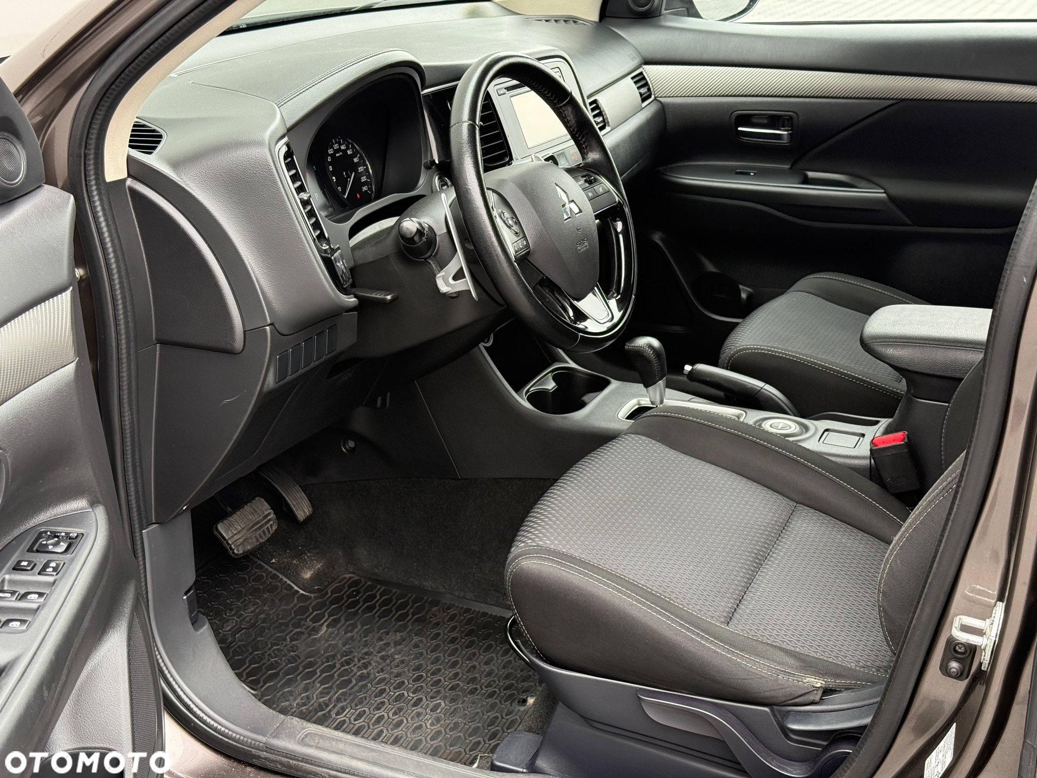 Mitsubishi Outlander - 13
