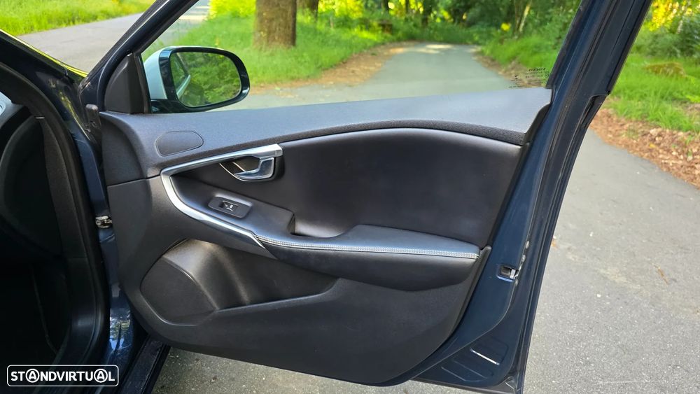 Volvo V40 1.6 D2 R-Design Powershift - 27