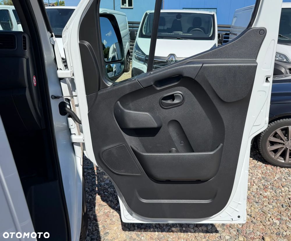 Renault MASTER L2H2 VAN Extended Grip przystosowany fabrycznie do jazdy po grząskim terenie, Mocny silnik 2.3dci 150KM Wzmocniony DMC:3.5t Ładowność 1361kg, Klimatronic, Fotel PNEUMATYCZNY, Kamera cofania, Parktroniki, Minibar, Tempomat, MP3, Bluetooth, USB, Lustro Wide View, Zawiasy drzwi 270', Zabudowa ładowni z instalacją DEFA 230V pod Serwis lub Warsztat, Nowe opony zimowe! - 24