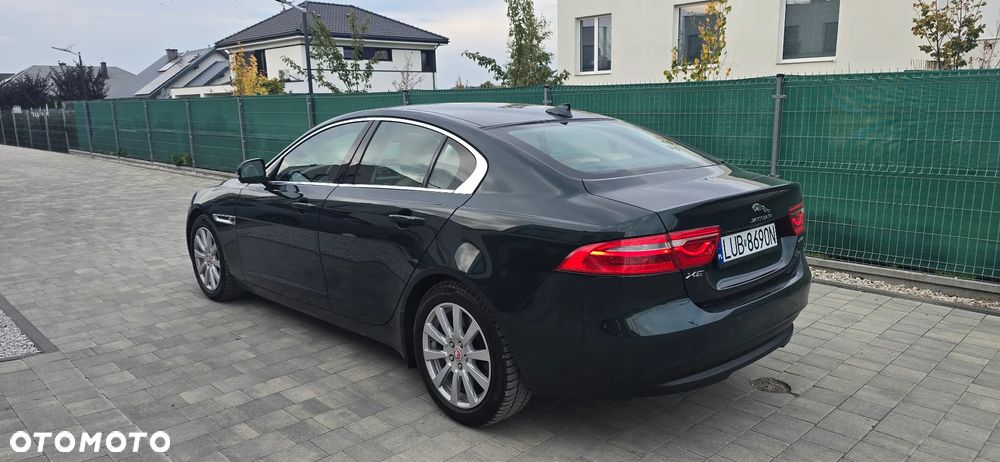Jaguar XE 2.0 T Prestige - 5