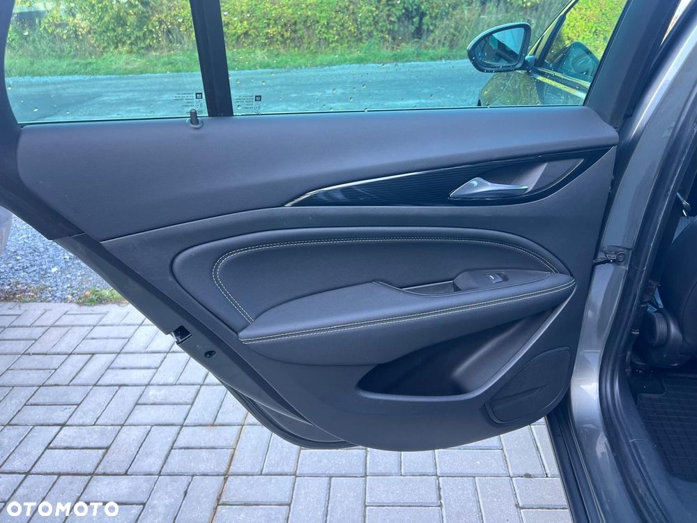 Opel Insignia - 30