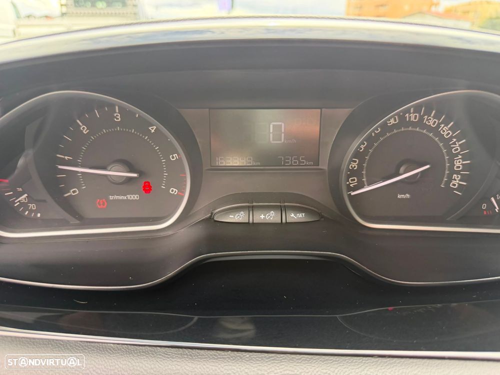 Peugeot 208 1.6 BlueHDi Style - 27