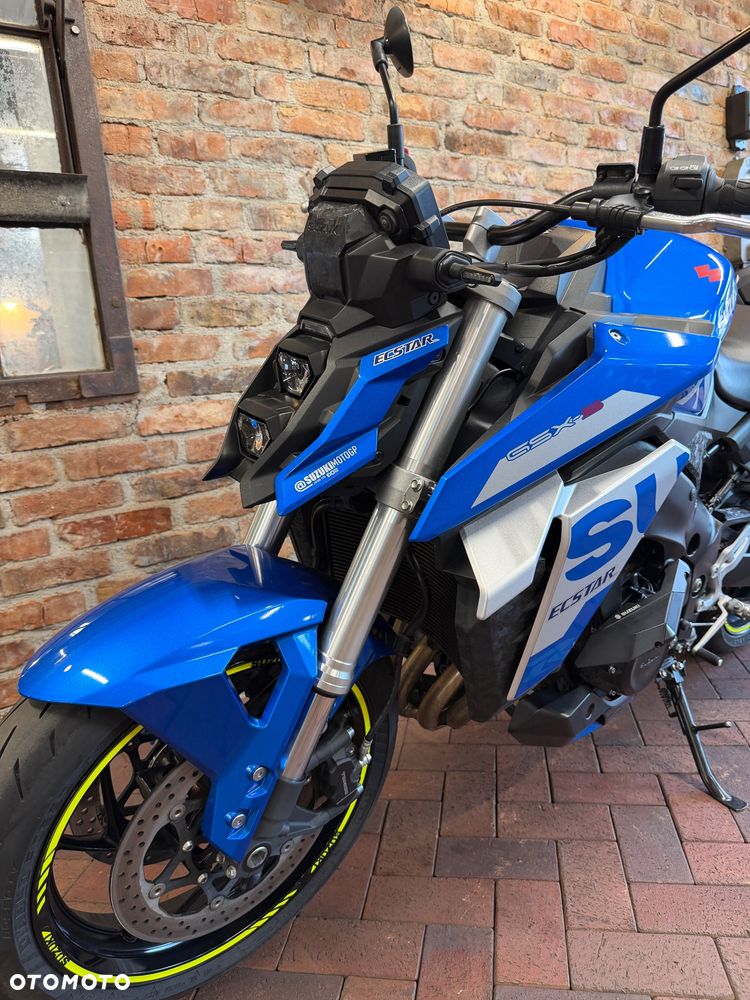 Suzuki GSX - 12