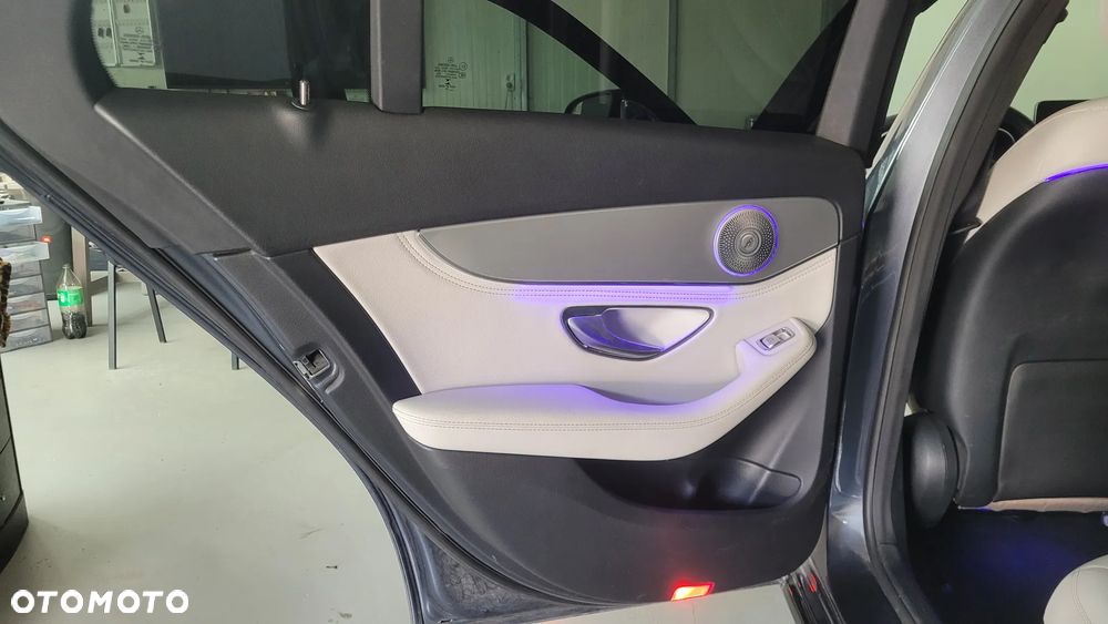 Mercedes-Benz Klasa C 300 7G-TRONIC - 22