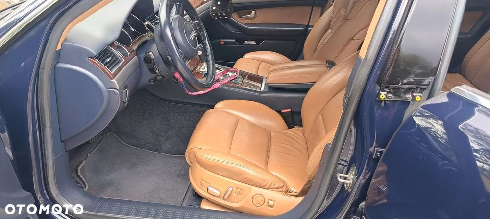 Audi A8 4.2 L Quattro - 11