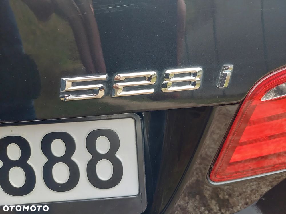 BMW Seria 5 528i Sport-Aut - 35
