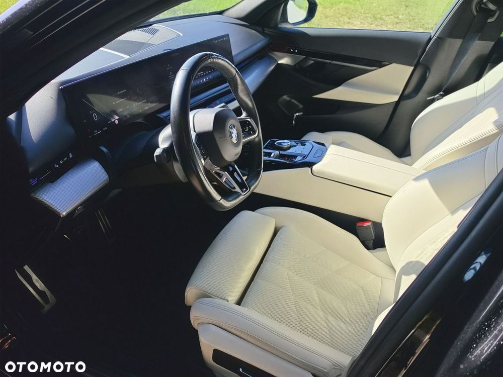 BMW Seria 5 520d xDrive mHEV M Sport - 23
