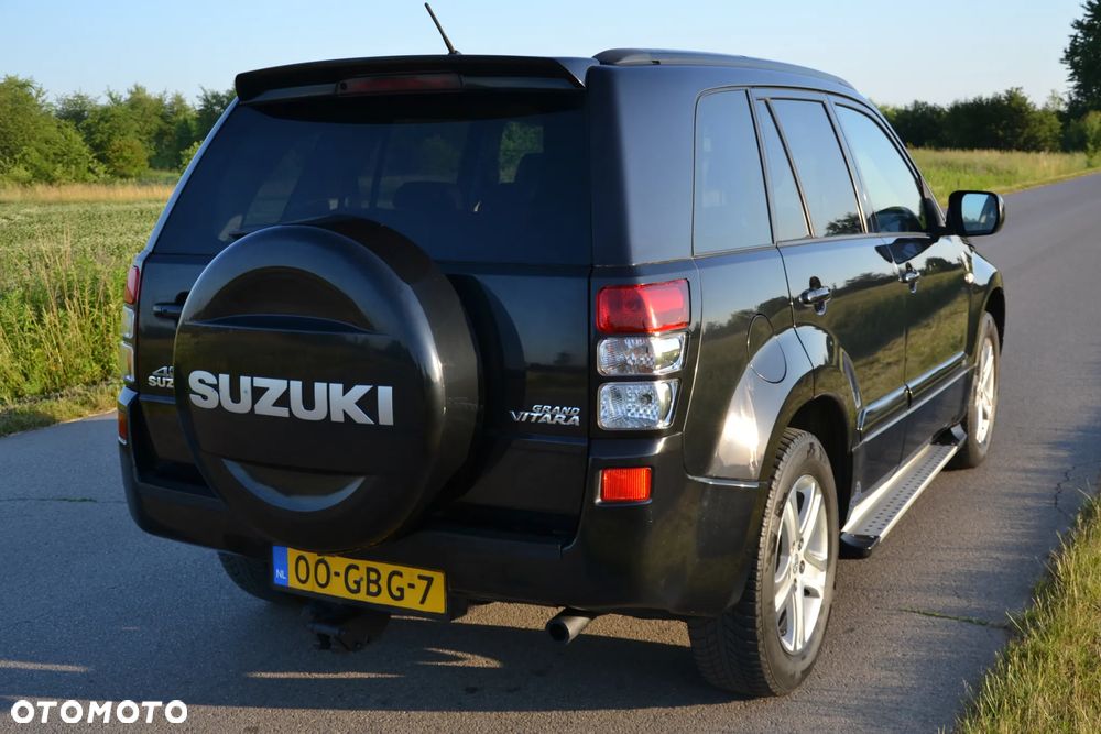 Suzuki Grand Vitara 2.0 De luxe - 23