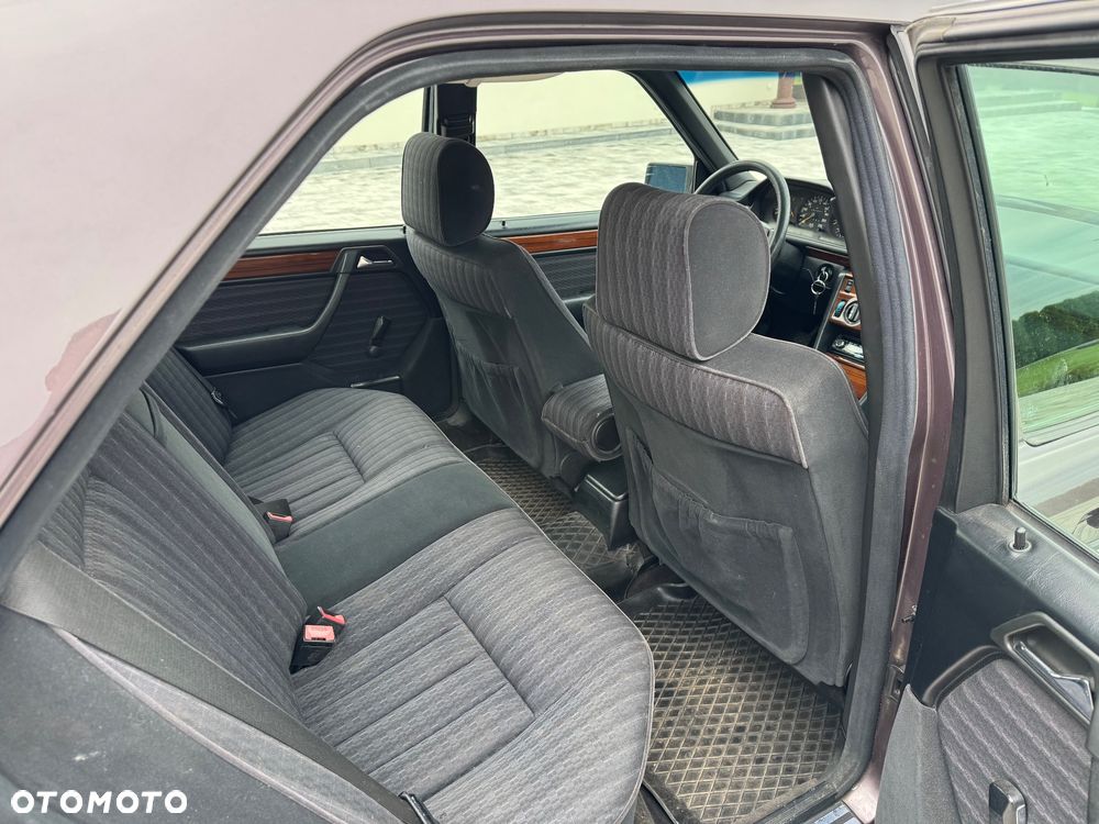 Mercedes-Benz W124 (1984-1993) - 29