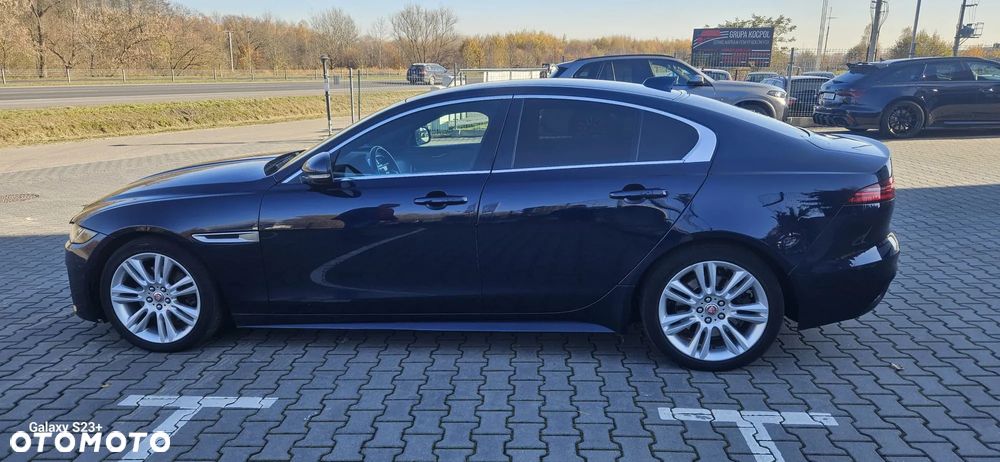 Jaguar XE 2.0 D180 AWD R-Dynamic SE - 4