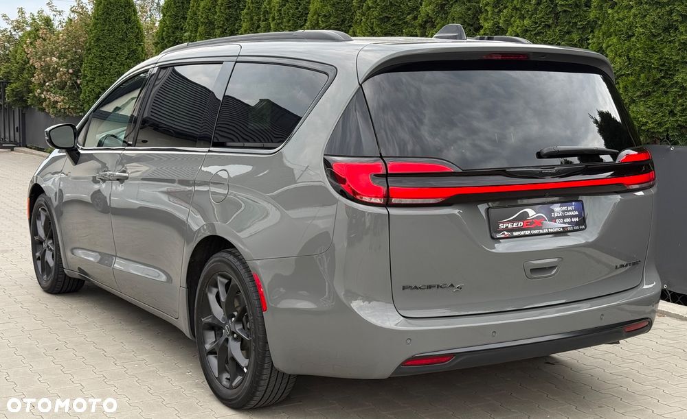 Chrysler Pacifica - 8