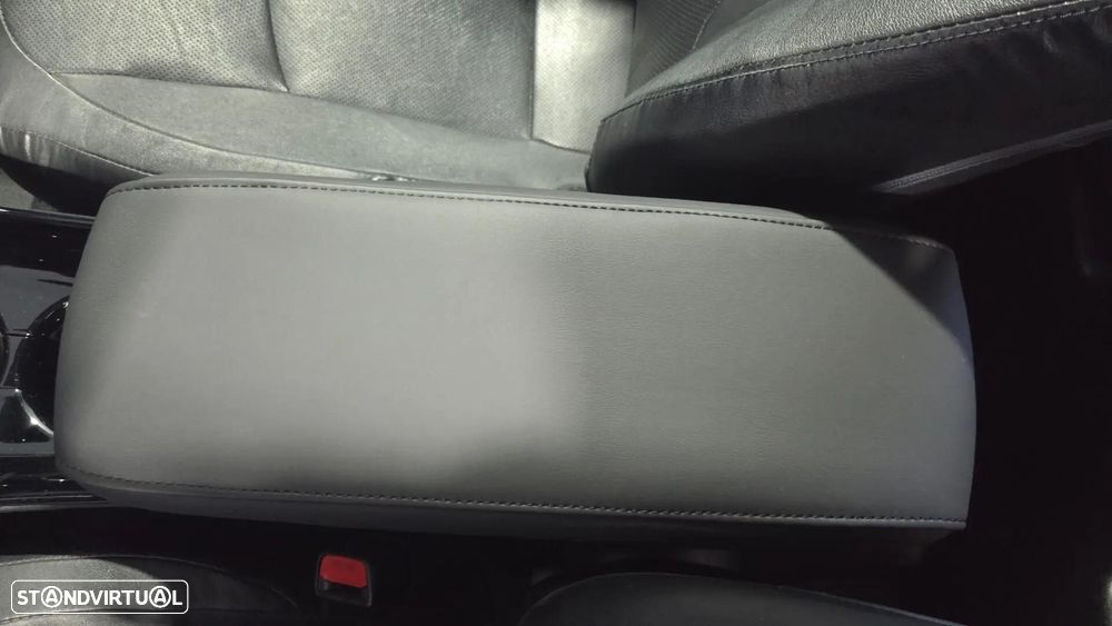 Toyota Prius 1.8 Plug-In Pack Premium - 29