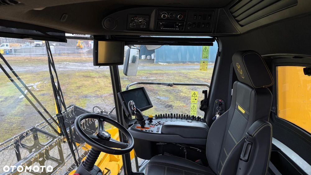 New Holland CR9.90 - 11