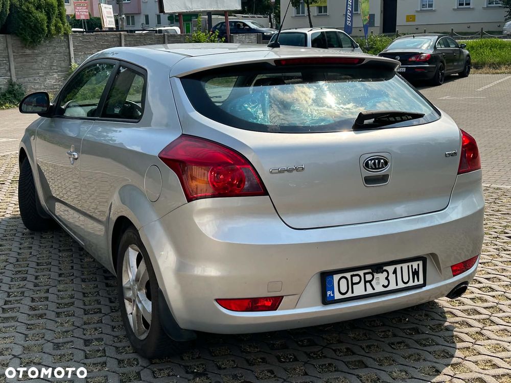 Kia Ceed - 4