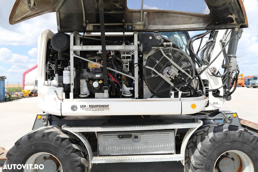 Liebherr A910 Compact - 12