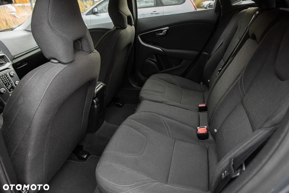 Volvo V40 D2 Momentum - 25
